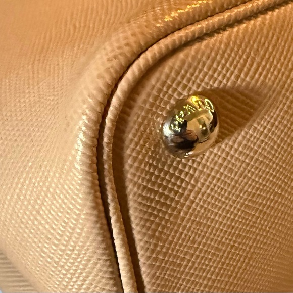 Prada - Picture 8 of 11